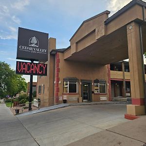 Cedar Valley Inn